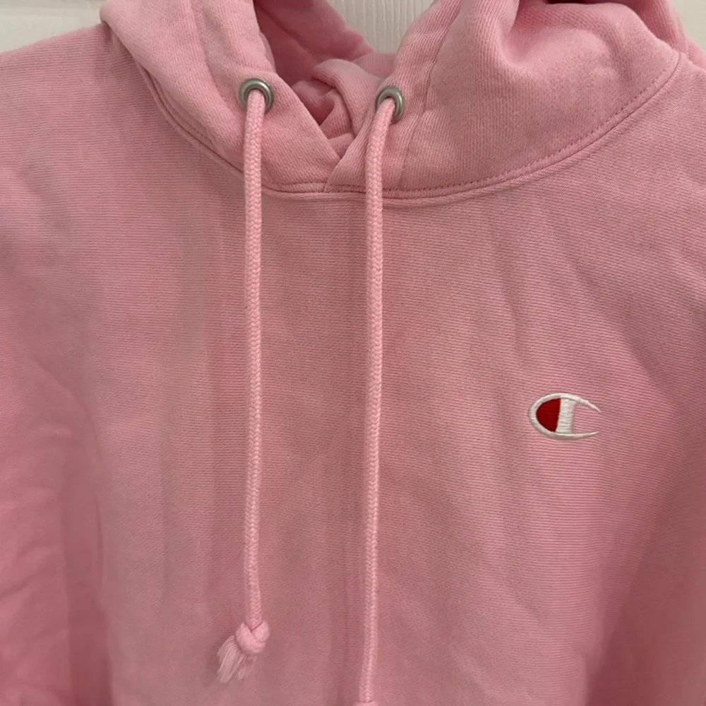 Champion Light Pink Cropped hooded Sweatshirt. Size small - Picture 2 of 4